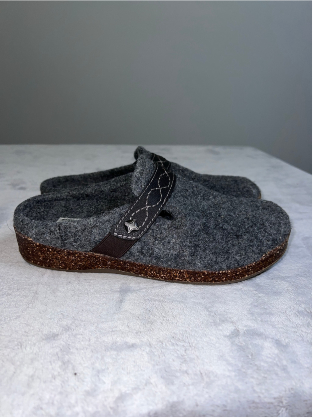 Women's Earth Origins Grey Brown Felt Clog Slippers Size 7